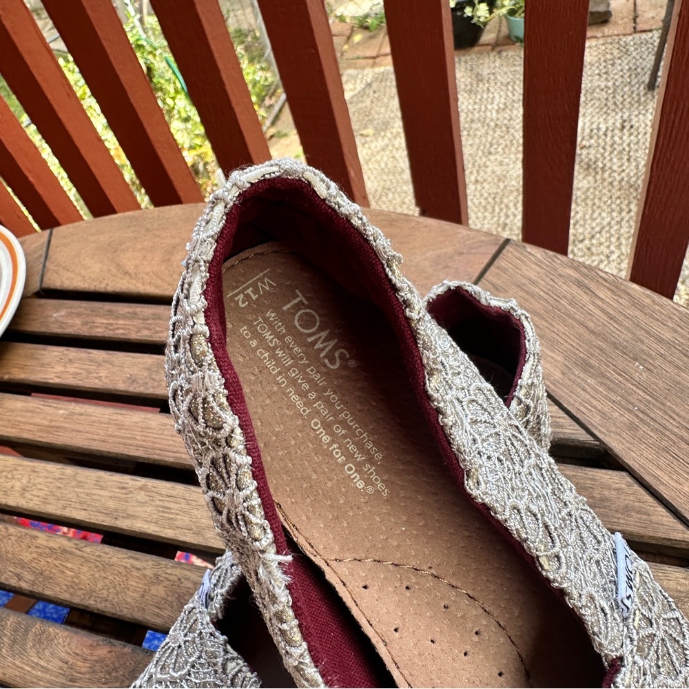 Toms Women's 12US Classic Slip On Shoes Shimmer Glitter Crochet Sparkle Floral - Picture 2 of 5